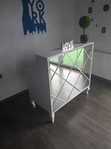 recepcja kosmetyczna, lada glamour