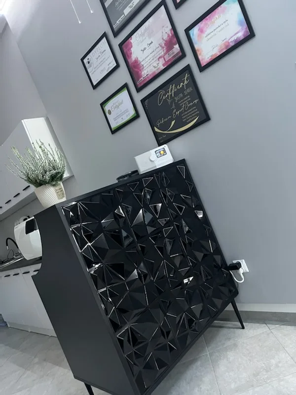 recepcja czarna glamour