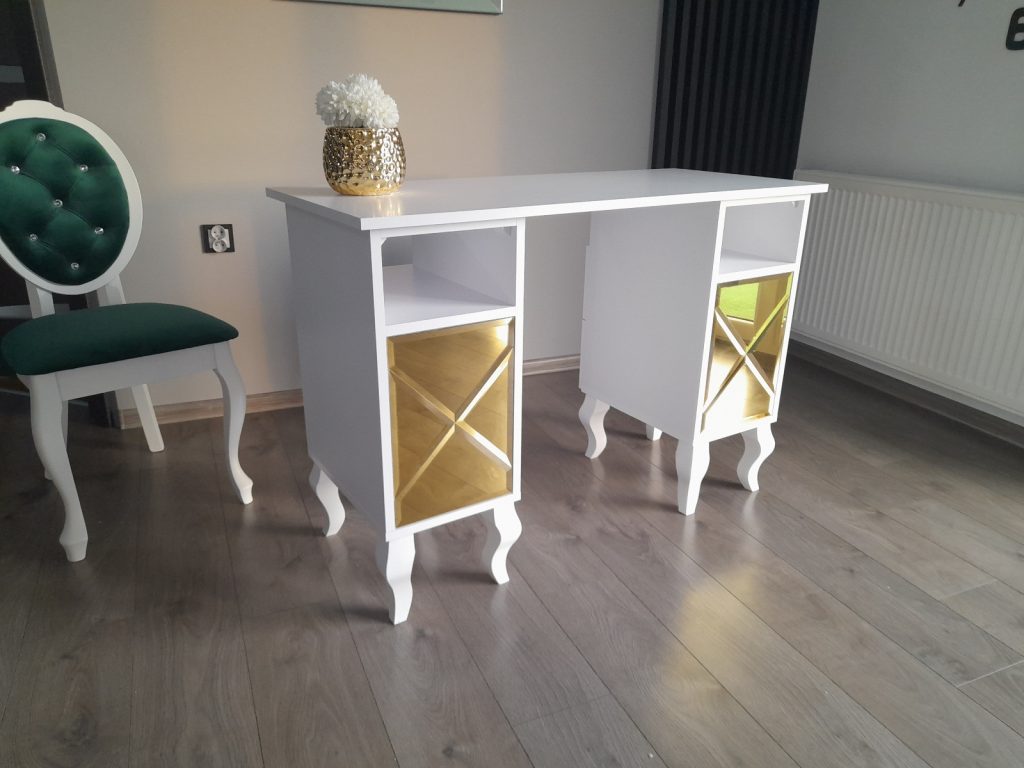 biurko do manicure, stolik kosmetyczny, stół kosmetyczny