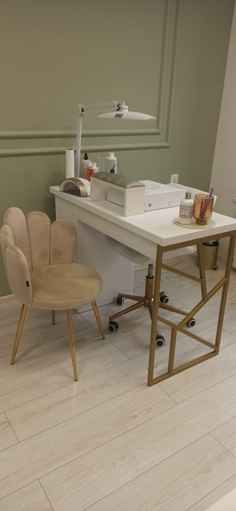 Biurko do manicure, stół kosmetyczny, biurko do paznokci