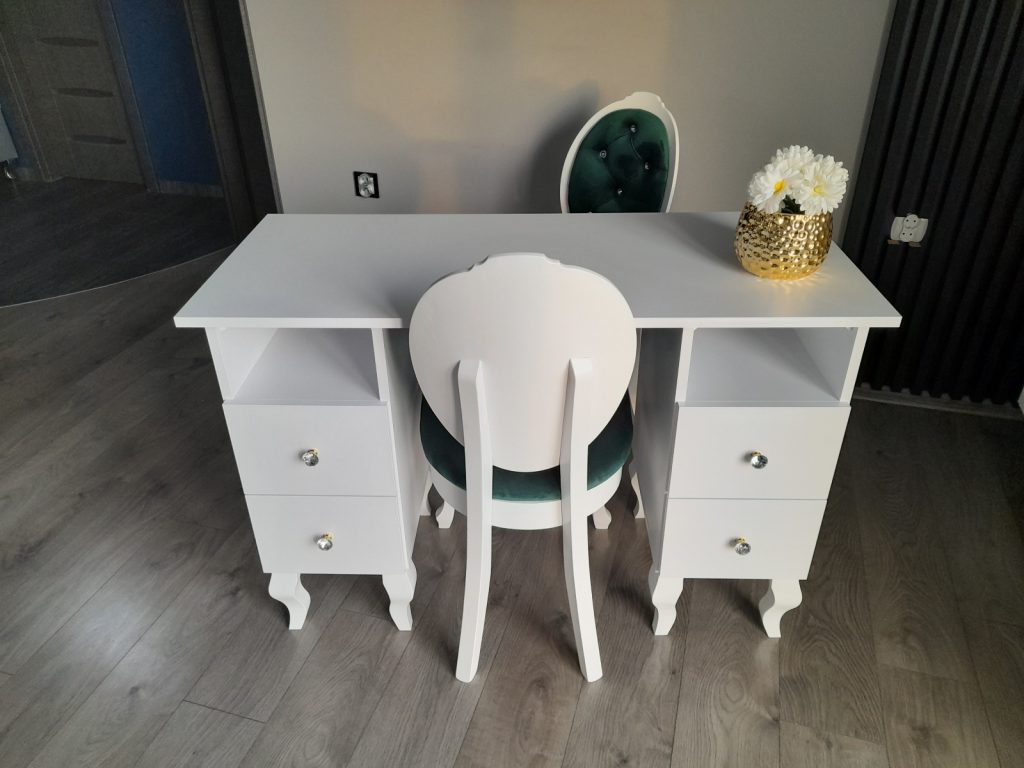 biurko do manicure, stolik kosmetyczny, stół kosmetyczny