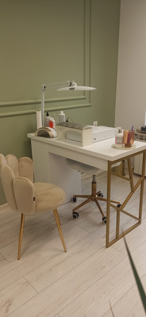 Biurko do manicure, stół kosmetyczny, biurko do paznokci