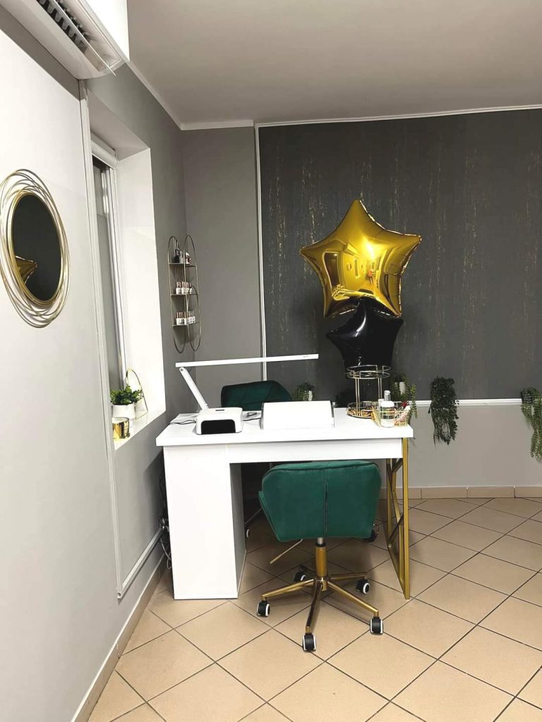 Biurko do manicure, stół kosmetyczny, biurko do paznokci