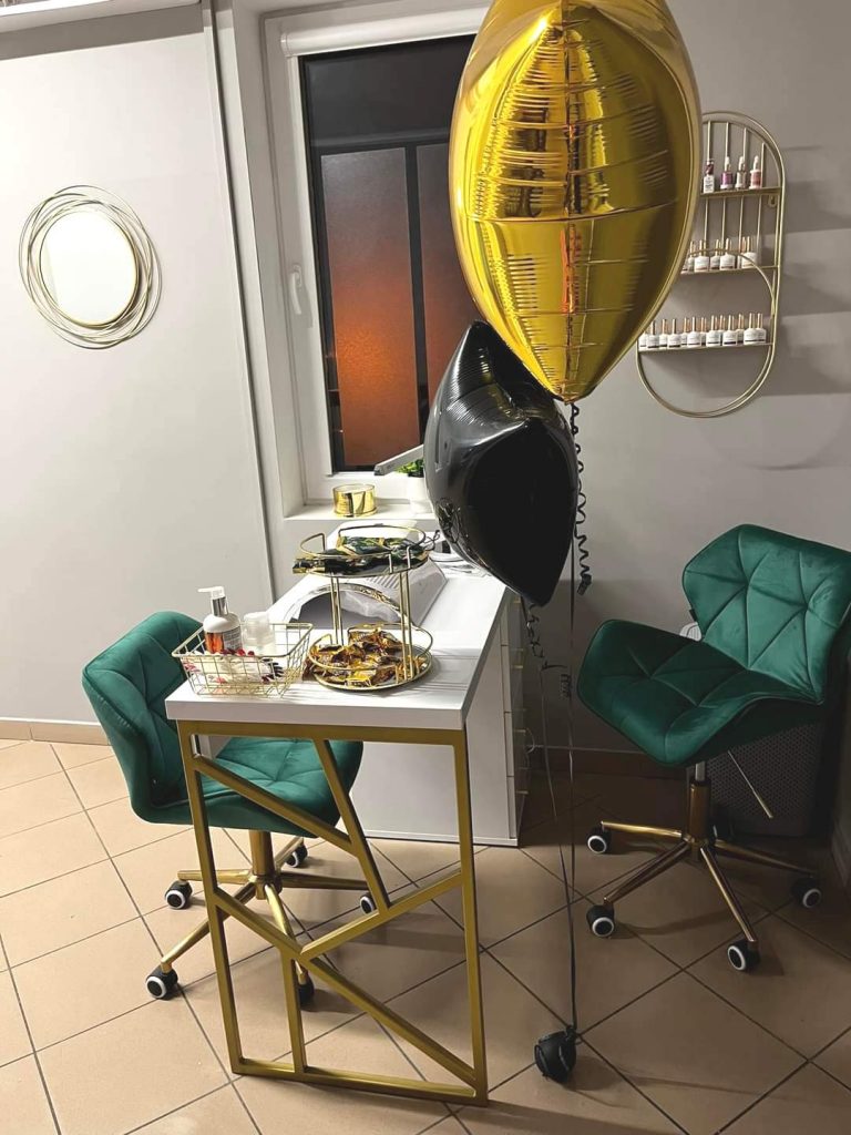 Biurko do manicure, stół kosmetyczny, biurko do paznokci