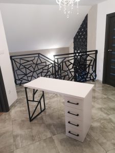 Biurko do manicure, stół kosmetyczny, biurko do paznokci