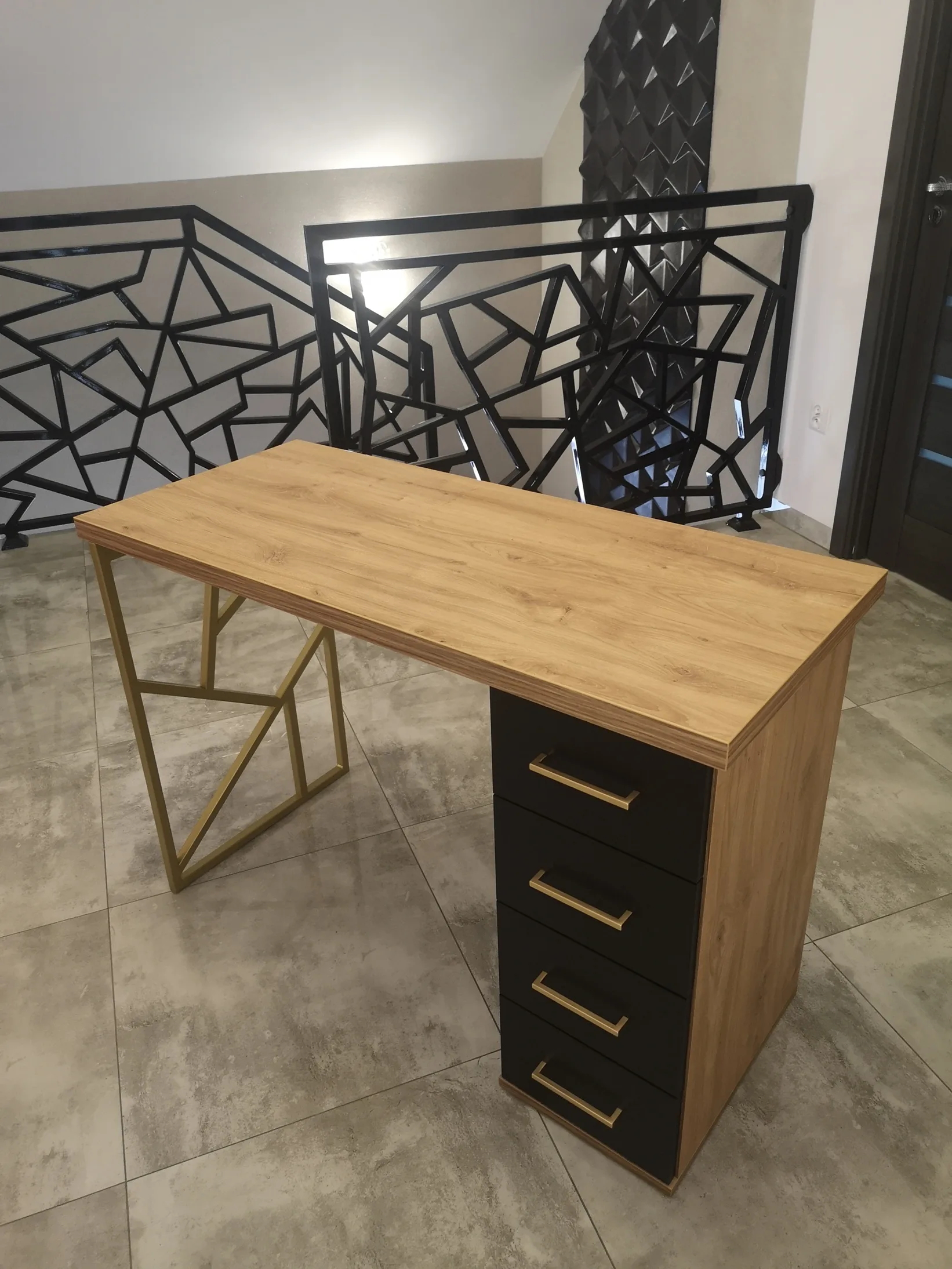 biurko_do_manicure_kosmetyczne