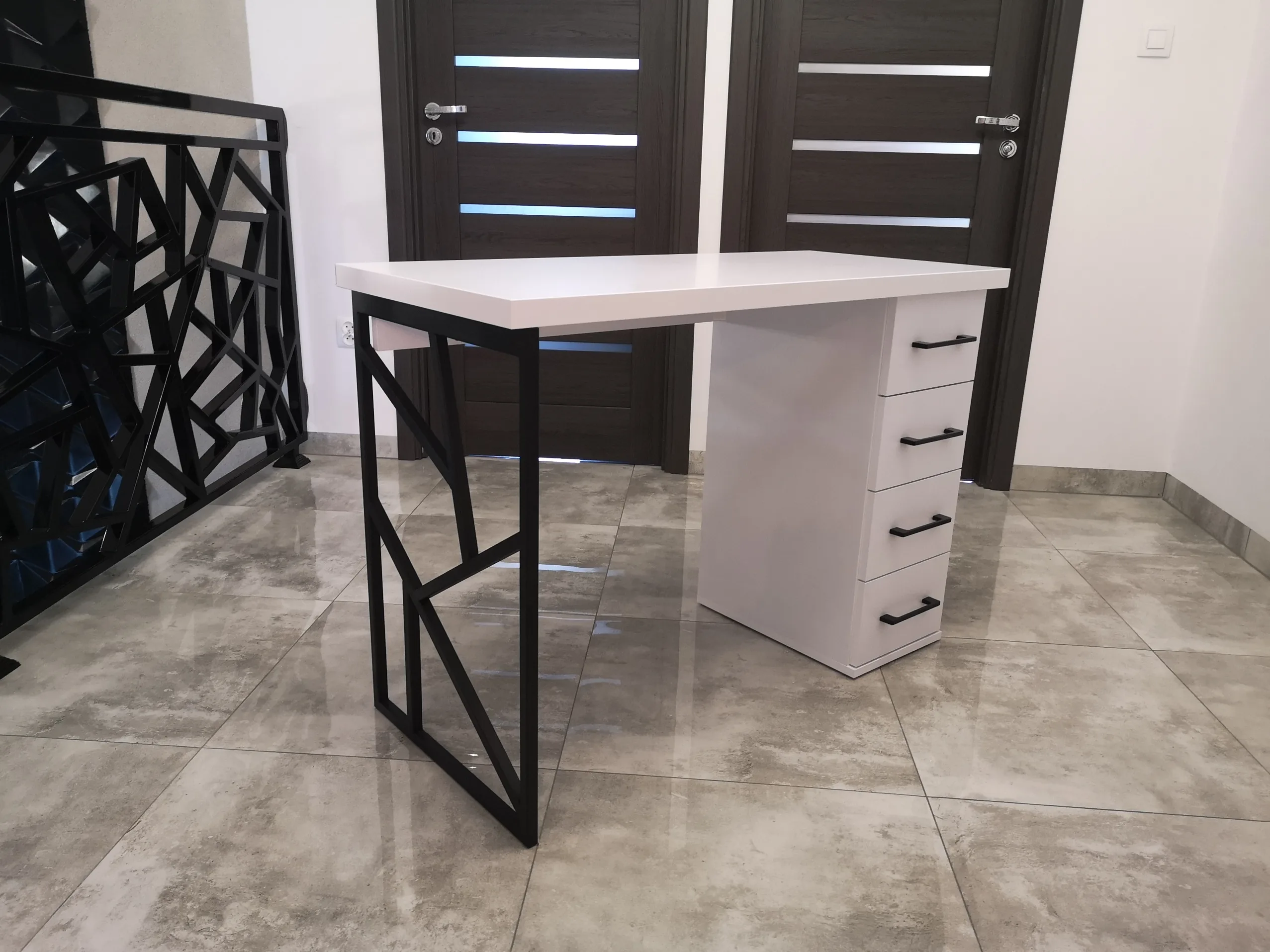 biurko_do_manicure_w_stylu_loft