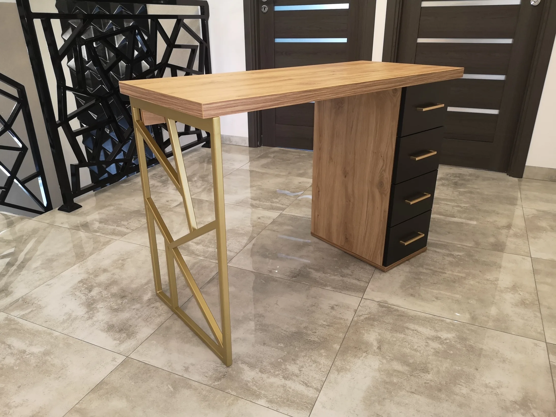 Biurko do manicure, stół kosmetyczny, biurko do paznokci