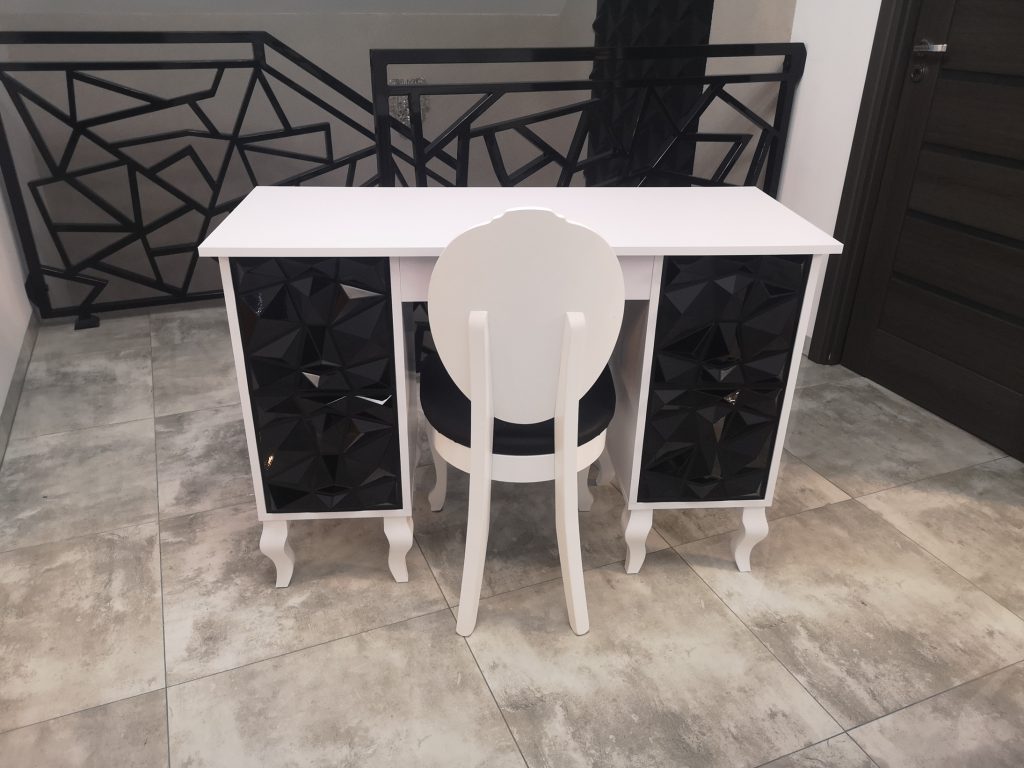 Biurko do manicure, stół kosmetyczny, biurko do paznokci