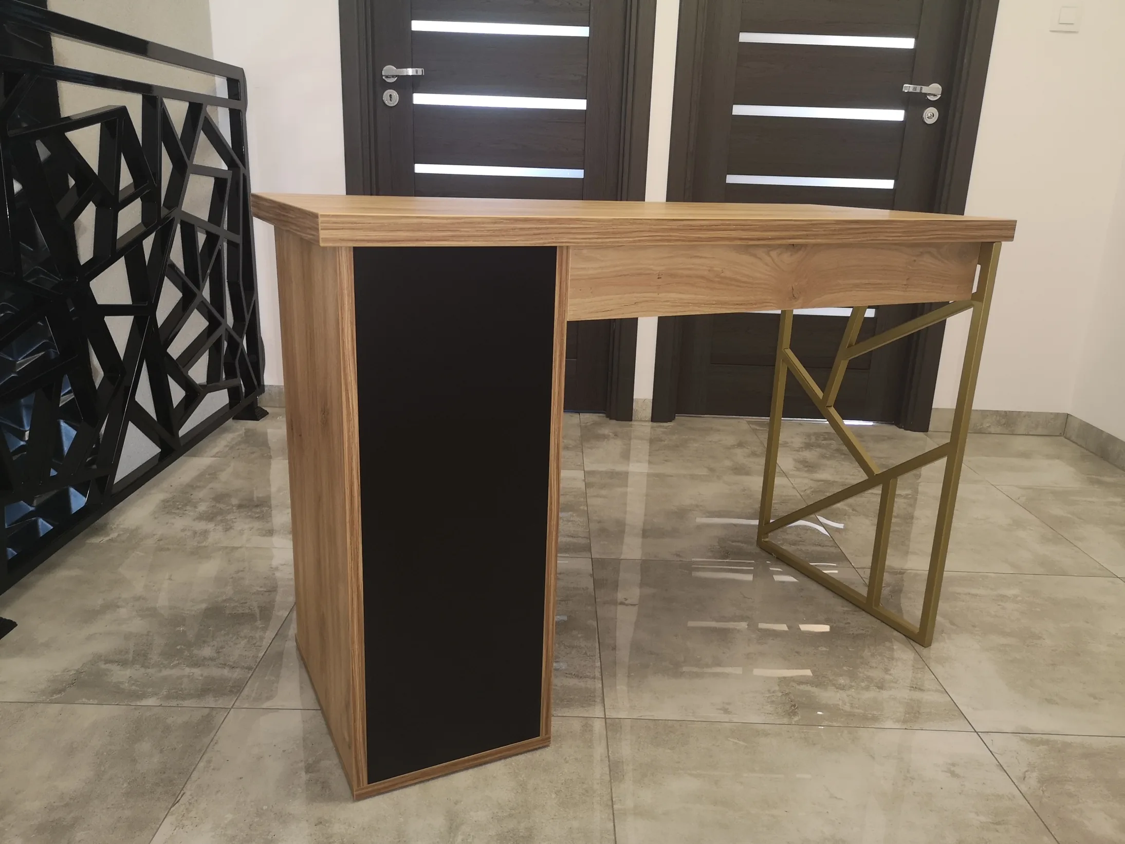 Biurko do manicure, stół kosmetyczny, biurko do paznokci