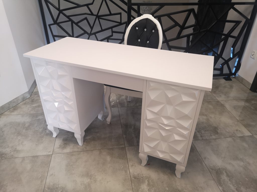 białe biurko kosmetyczne, biurko do manicure, biurko do stylizacji paznokci