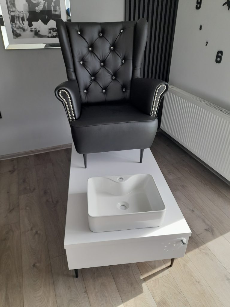 Podest do pedicure, zestaw do pedicure, stanowisko do pedicure, fotel kosmetyczny