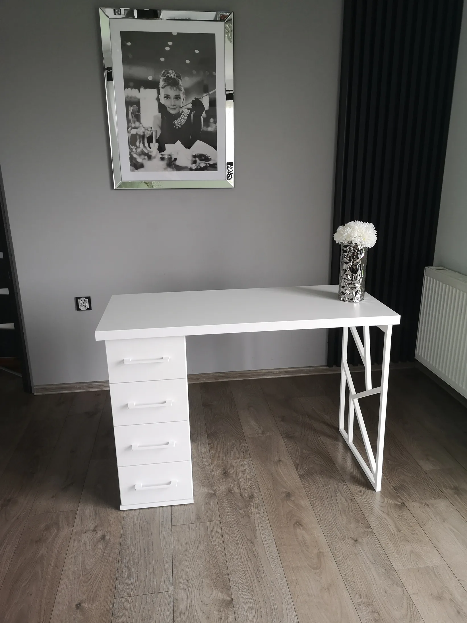 Biurko kosmetyczne, stół kosmetyczny, biurko do manicure z pochłaniaczem pyłu, biurko kosmetyczne afinia, biruko do manicure glamour