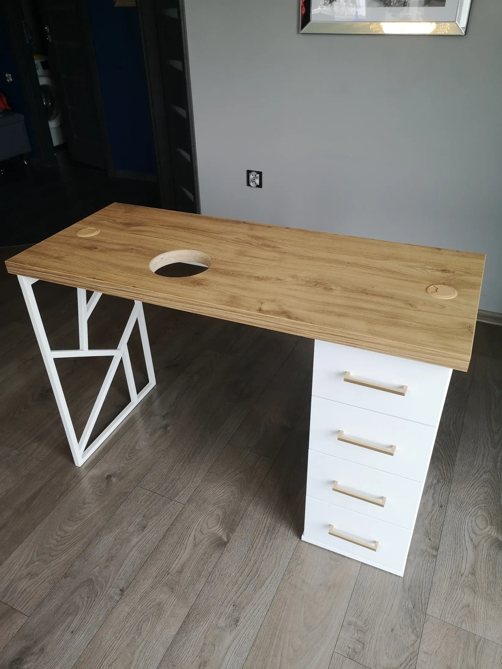 Biurko kosmetyczne, stół kosmetyczny, biurko do manicure z pochłaniaczem pyłu, biurko kosmetyczne afinia, biruko do manicure glamour