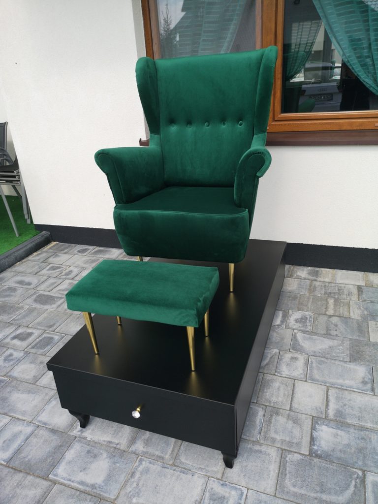 Stanowisko do pedicure. Fotel kosmetyczny do pedicure. Podest do pedicure.