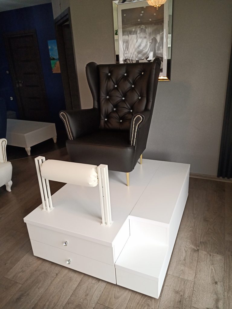 Podest do pedicure, zestaw do pedicure, stanowisko do pedicure, fotel kosmetyczny, fotel do pedicure.