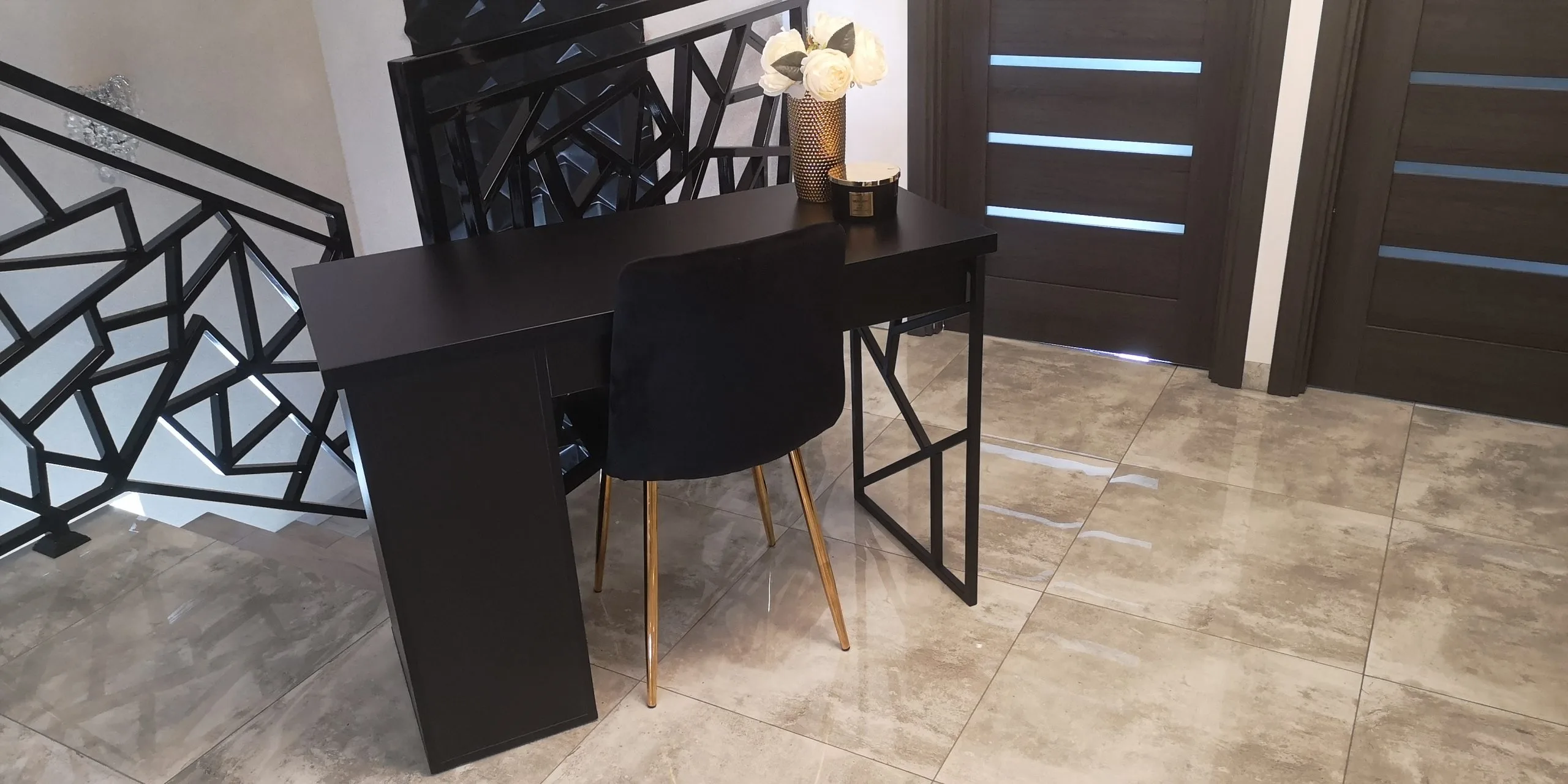 Biurko kosmetyczne, stół kosmetyczny, biurko do manicure z pochłaniaczem pyłu, biurko kosmetyczne afinia, biruko do manicure glamour