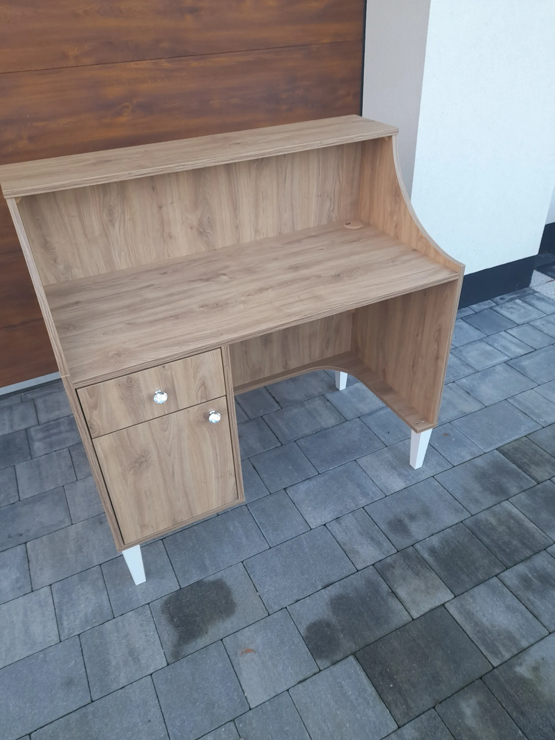 recepcja drewno, recepcja biurko, lada recepcja, biurko do recepcji, recepcja kosmetyczna, recepcja loft, lada loft, recepcja glamour, recepcja drewniana