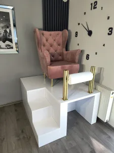 podest do pedicure, stanowisko do pedicure, podest pod fotel, fotel kosmetyczny, podest wysoki z wnęką.