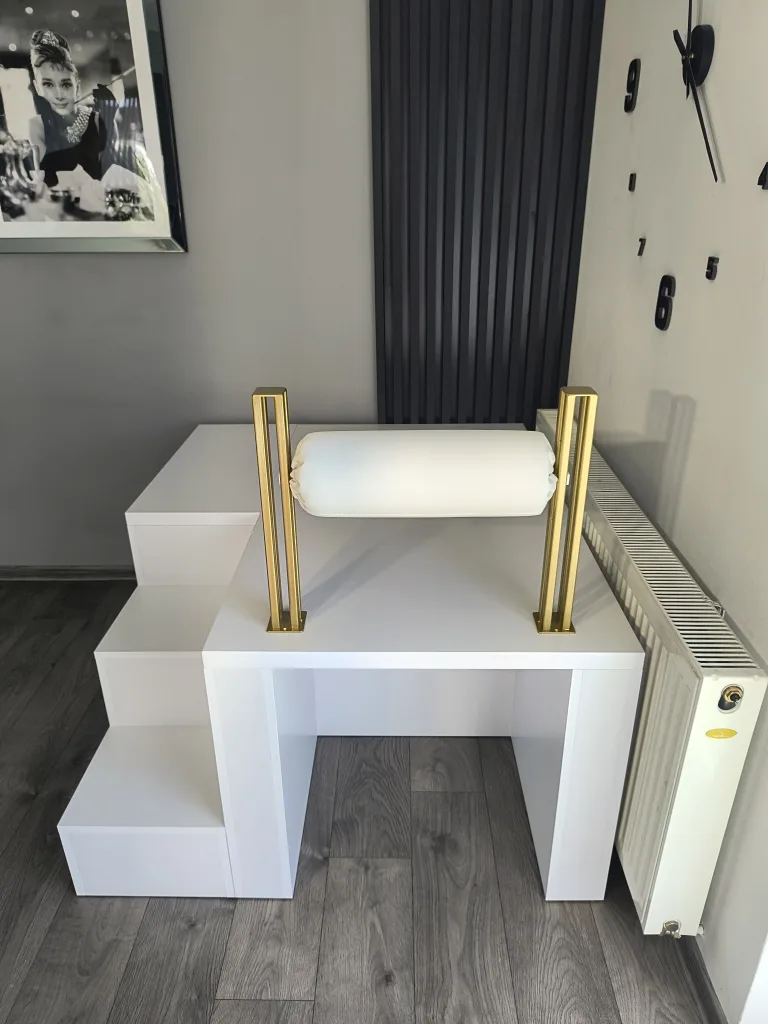 podest do pedicure, stanowisko do pedicure, podest pod fotel, fotel kosmetyczny, podest wysoki z wnęką.