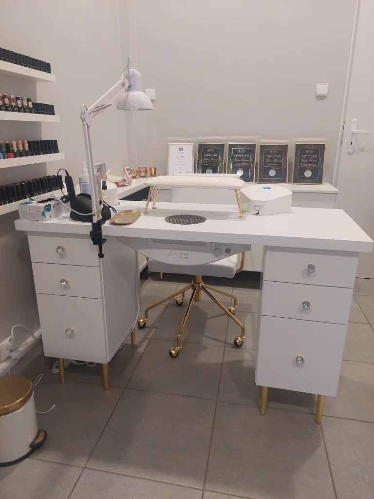 biurko kosmetyczne, biurko do manicure, biurko do paznokci