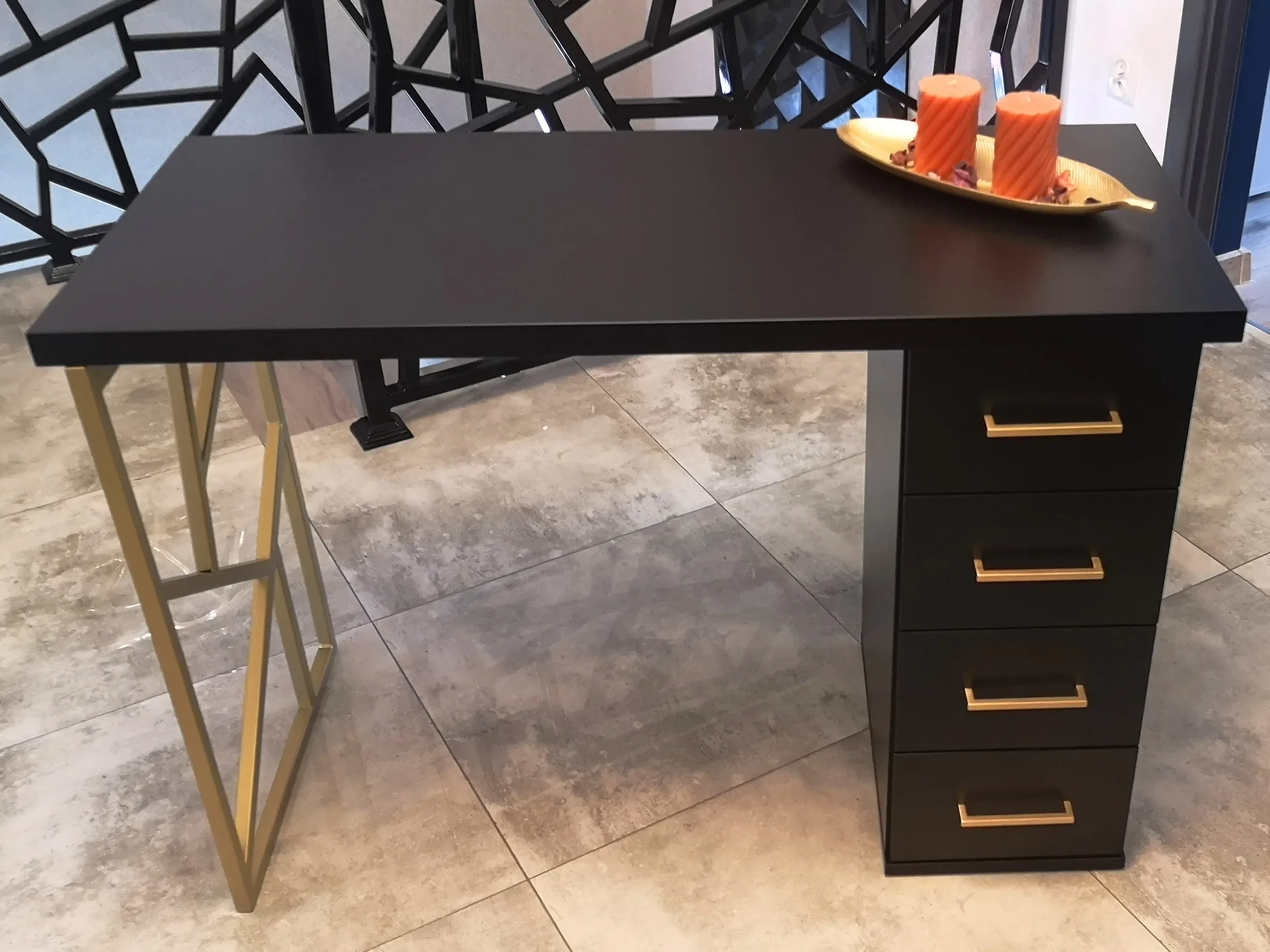 Biurko kosmetyczne, stół kosmetyczny, biurko do manicure z pochłaniaczem pyłu, biurko kosmetyczne afinia, biruko do manicure glamour