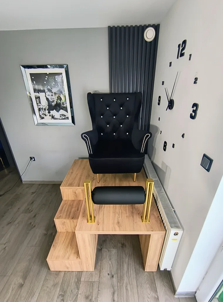 podest do pedicure, stanowisko do pedicure, podest pod fotel, fotel kosmetyczny, podest wysoki z wnęką.