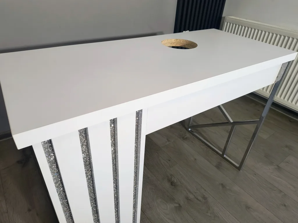 biurko-kosmetyczne, biurko do manicure, białe biurko kosmetyczne