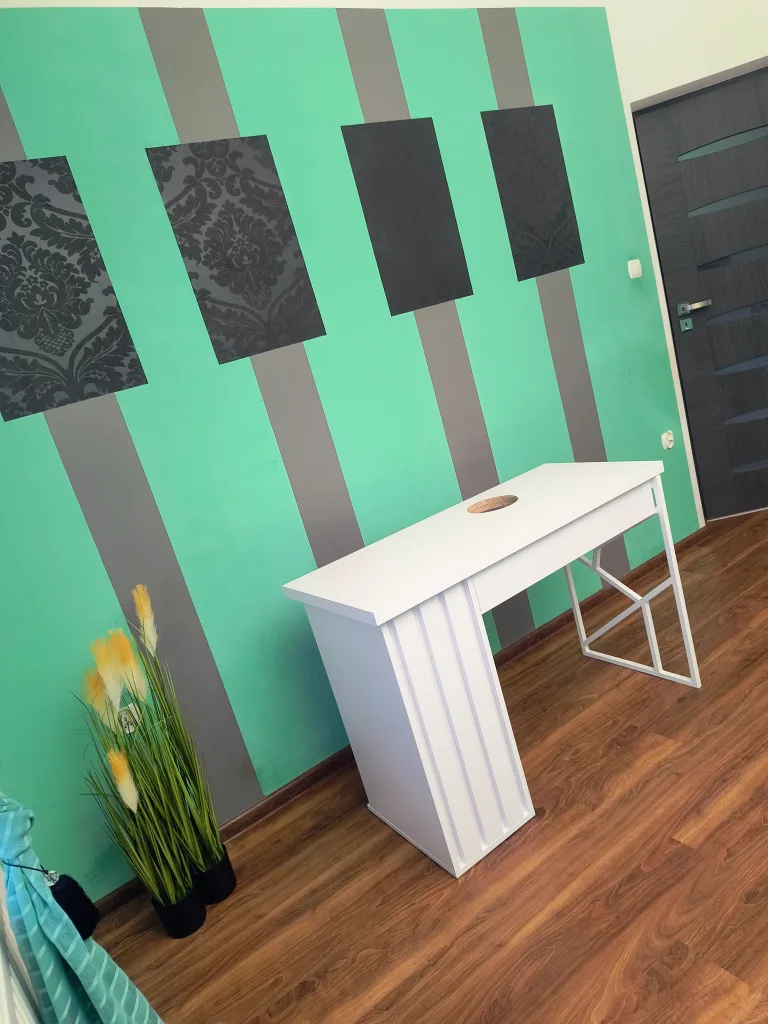 biurko-kosmetyczne, biurko do manicure, białe biurko kosmetyczne