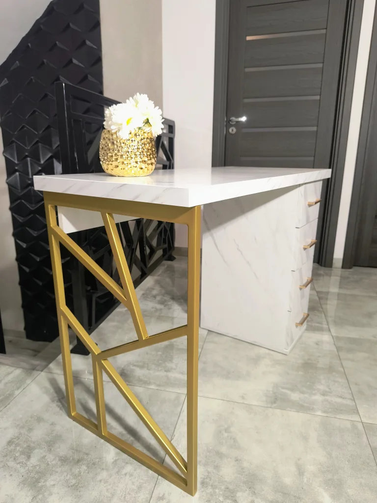 biurko-kosmetyczne, biurko do manicure, białe biurko kosmetyczne, biurko marmur, biurko kosmetyczne marmur