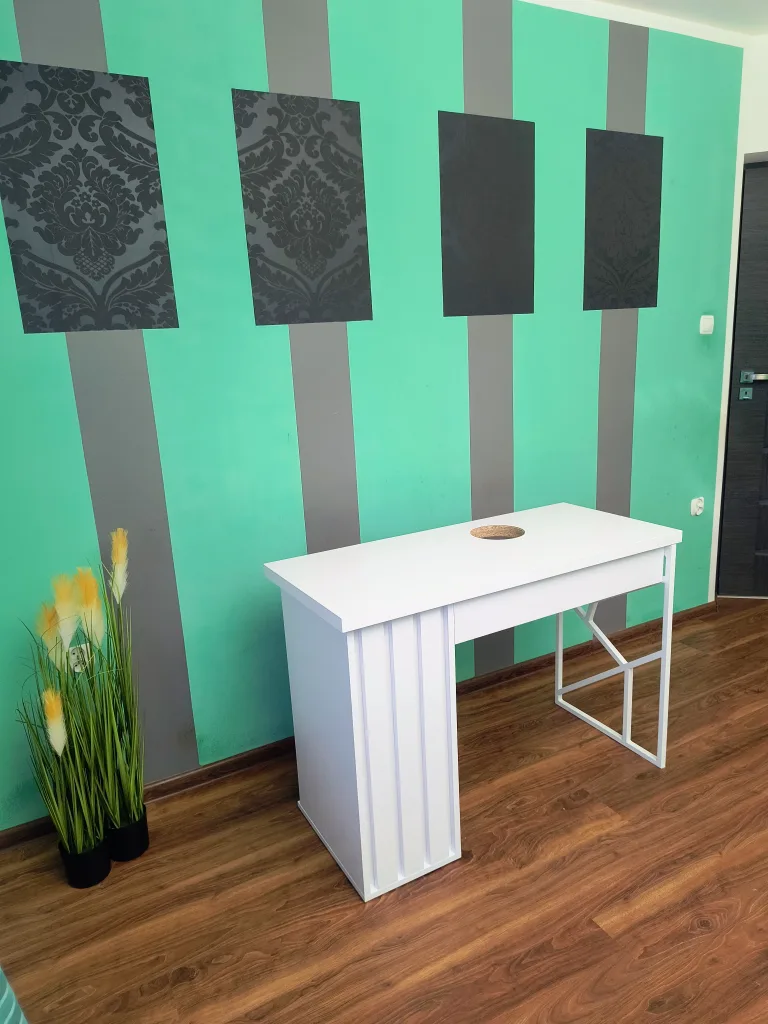 biurko-kosmetyczne, biurko do manicure, białe biurko kosmetyczne