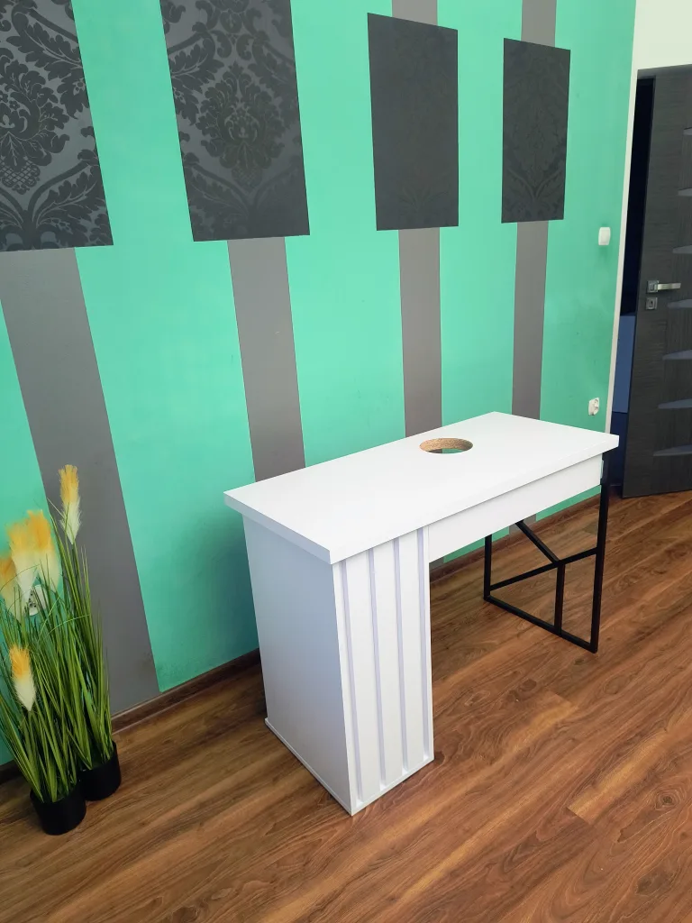 biurko-kosmetyczne, biurko do manicure, białe biurko kosmetyczne