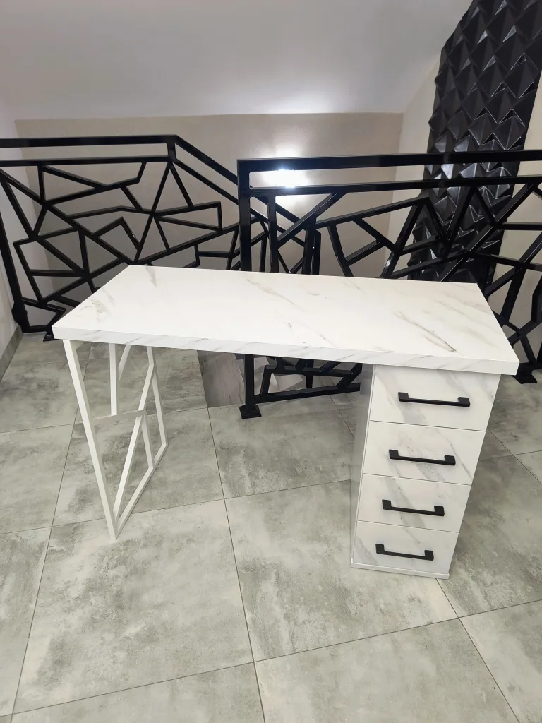 biurko-kosmetyczne, biurko do manicure, białe biurko kosmetyczne, biurko marmur, biurko kosmetyczne marmur