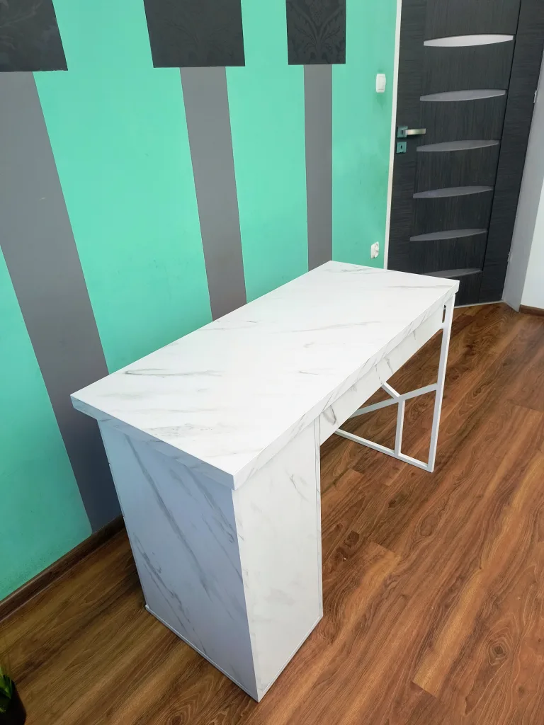 biurko-kosmetyczne, biurko do manicure, białe biurko kosmetyczne, biurko marmur, biurko kosmetyczne marmur