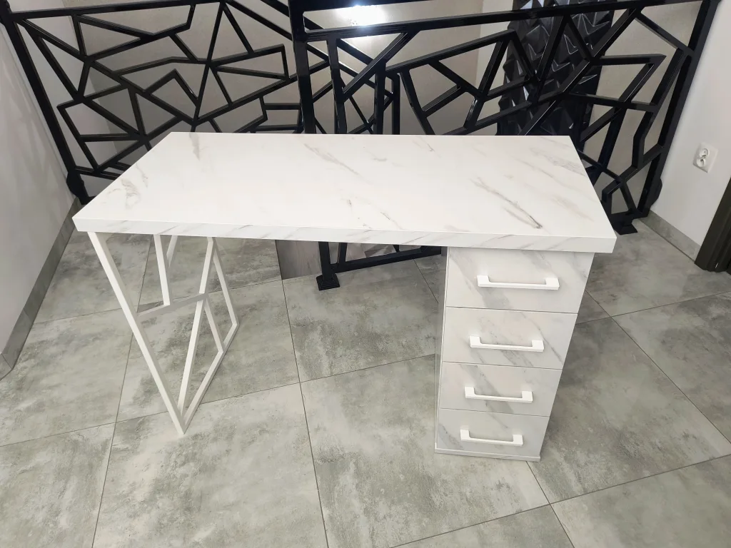 biurko-kosmetyczne, biurko do manicure, białe biurko kosmetyczne, biurko marmur, biurko kosmetyczne marmur