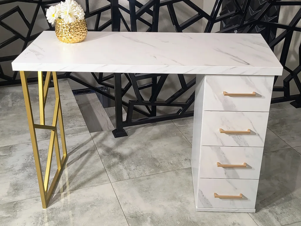 biurko-kosmetyczne, biurko do manicure, białe biurko kosmetyczne, biurko marmur, biurko kosmetyczne marmur