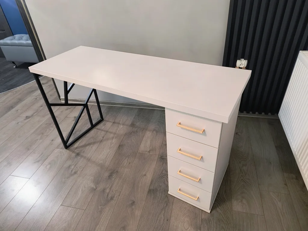 biurko-kosmetyczne, biurko do manicure, białe biurko kosmetyczne, biurko marmur, biurko kosmetyczne marmur, biurko kaszmir