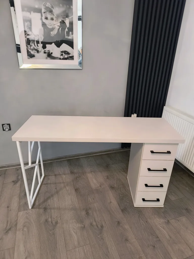 biurko-kosmetyczne, biurko do manicure, białe biurko kosmetyczne, biurko marmur, biurko kosmetyczne marmur, biurko kaszmir