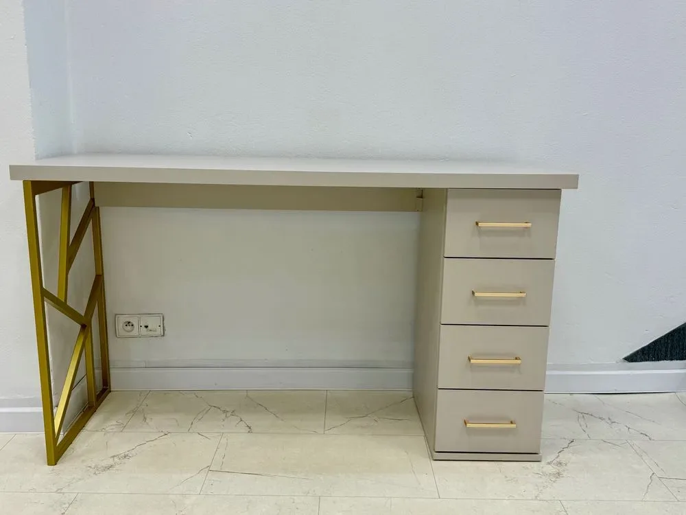 biurko-kosmetyczne, biurko do manicure, białe biurko kosmetyczne, biurko marmur, biurko kosmetyczne marmur, biurko kaszmir