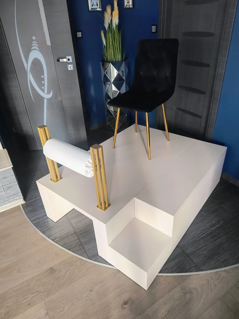 podest do pedicure, stanowisko do pedicure, podest pod fotel, fotel kosmetyczny, podest wysoki z wnęką.