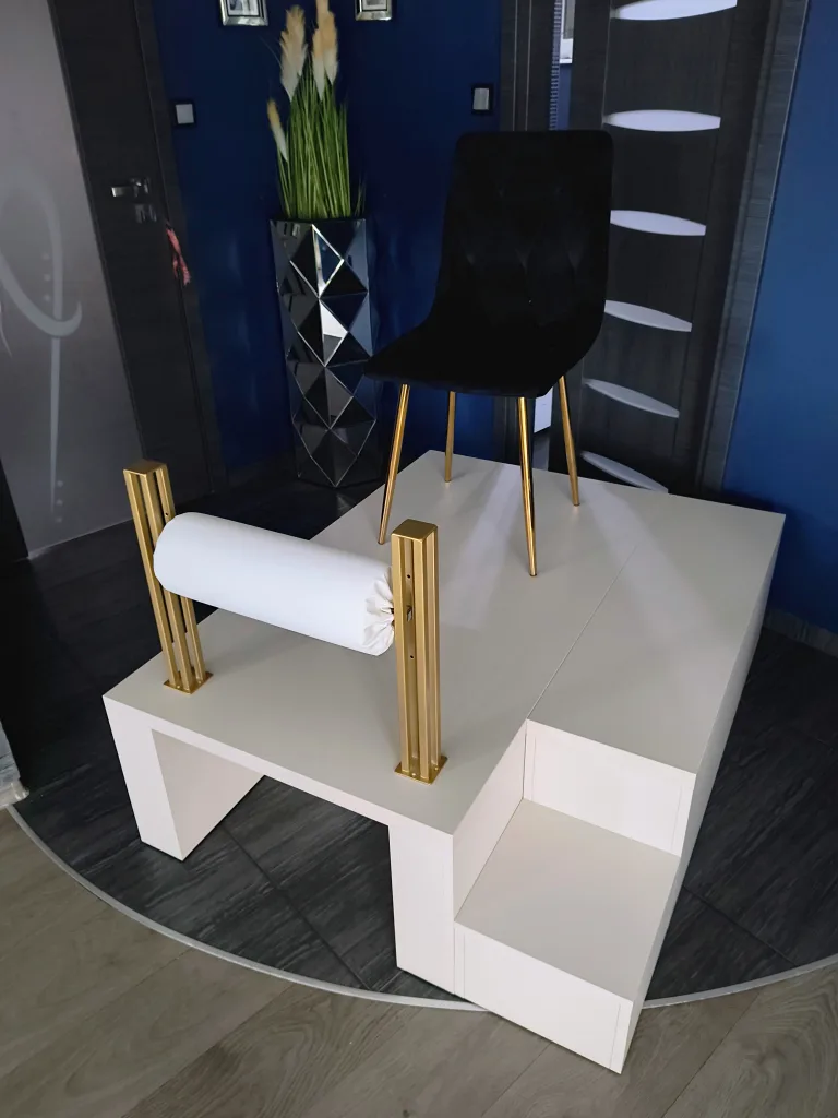 podest do pedicure, stanowisko do pedicure, podest pod fotel, fotel kosmetyczny, podest wysoki z wnęką.