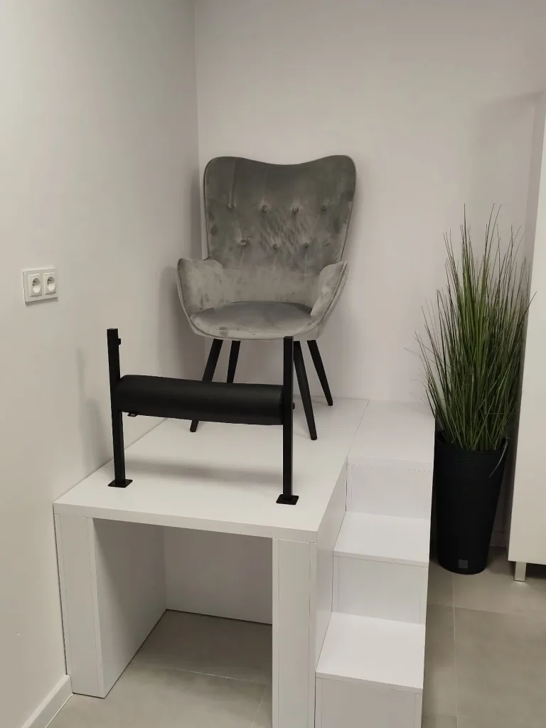 podest do pedicure, stanowisko do pedicure, podest pod fotel, fotel kosmetyczny, podest wysoki z wnęką.