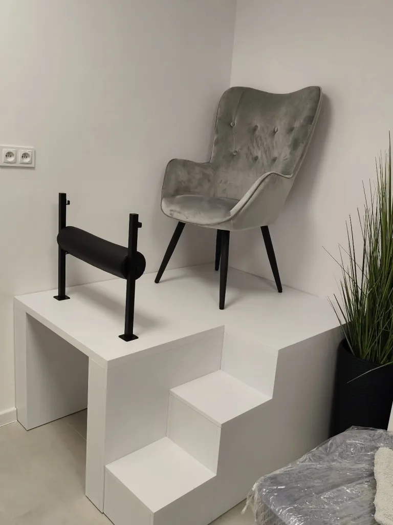 podest do pedicure, stanowisko do pedicure, podest pod fotel, fotel kosmetyczny, podest wysoki z wnęką.