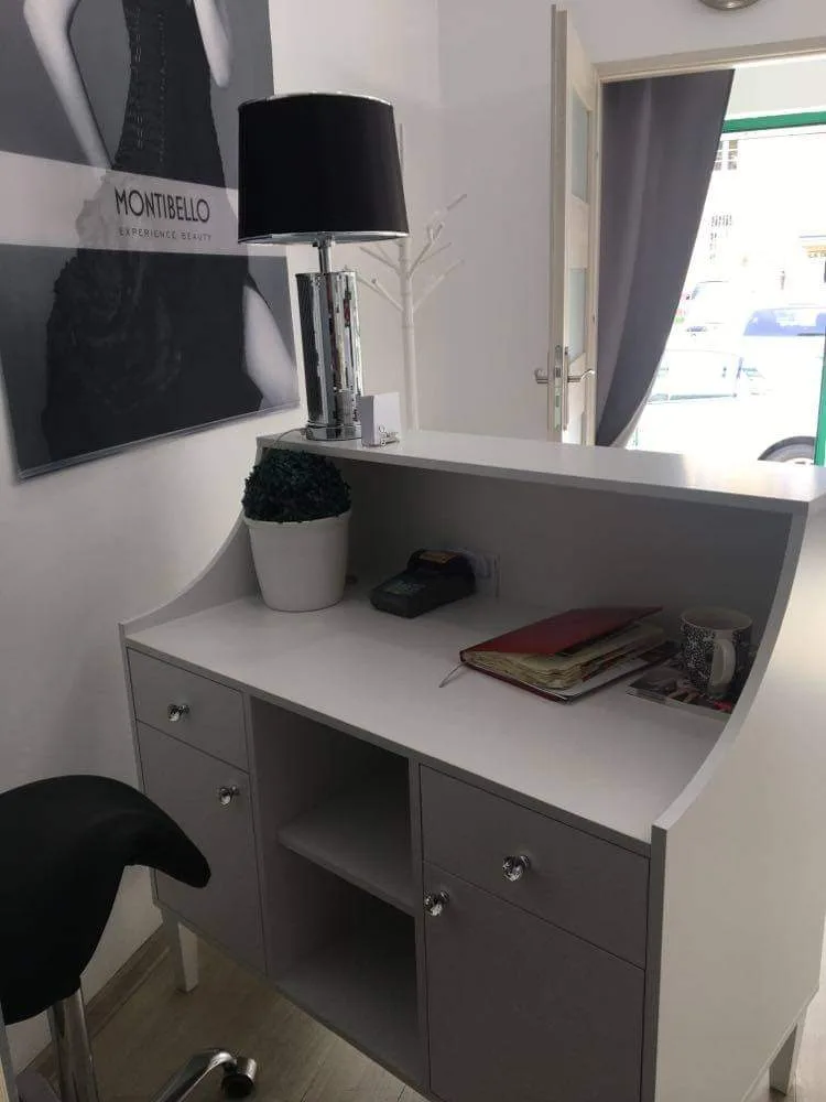 recepcja kosmetyczna, biała recepcja kosmetyczna, recepcja biała