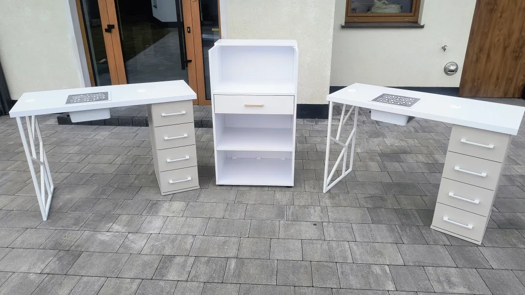 recepcja kosmetyczna, biurko kosmetyczne