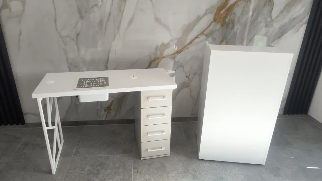 biurko do paznokci, biurko do stylizacji paznokci